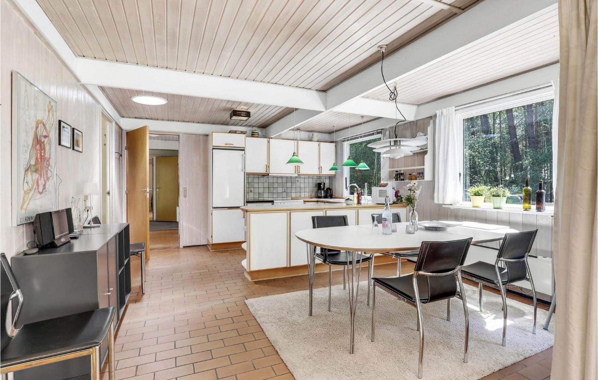 Lovely Home In Nexo With Kitchen Extérieur photo